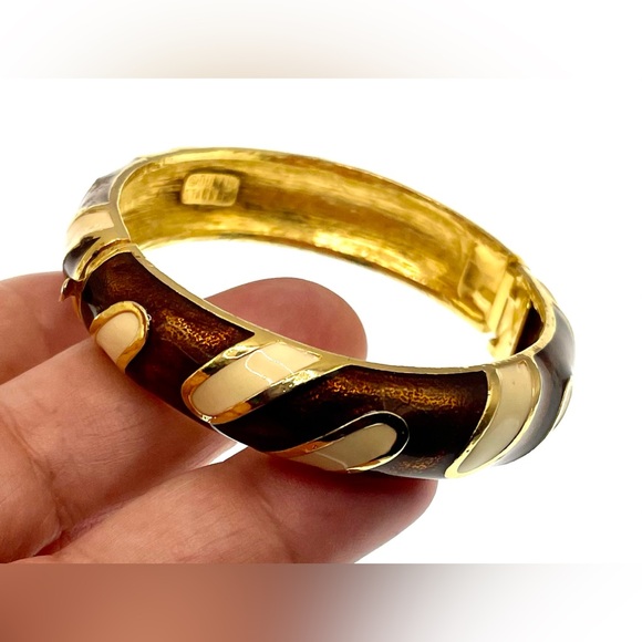 Vintage Signed Donald Stannard Gold Tone Enamel Hinged Bracelet Bangle - Picture 2 of 10